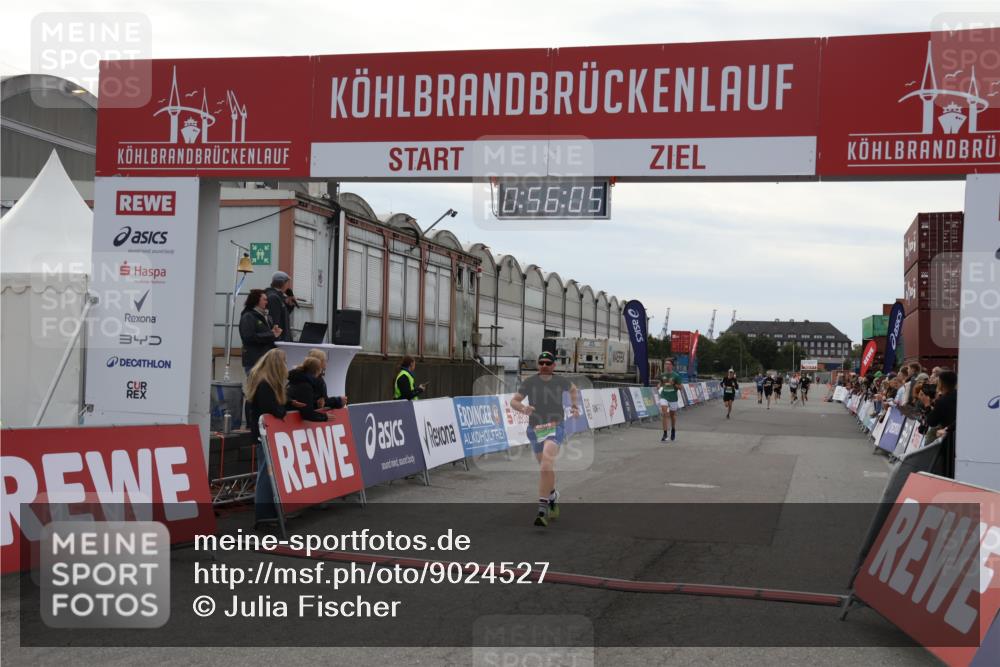 03.10.2025 - Köhlbrandbrückenlauf Julia Fischer http://msf.ph/oto/9024527 03.10.2025 15:56:05 Ziel 7012, 7456, 7555, 9231 meine-sportfotos.de