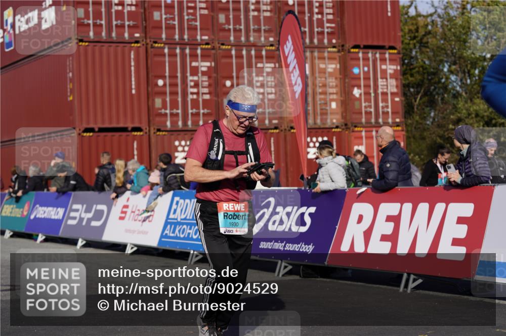 03.10.2025 - Köhlbrandbrückenlauf Michael Burmester http://msf.ph/oto/9024529 03.10.2025 10:27:07 Ziel 1539, 1930, 2115, 2451, 2562, 2693, 3052, 3132, 3745, 3746 meine-sportfotos.de