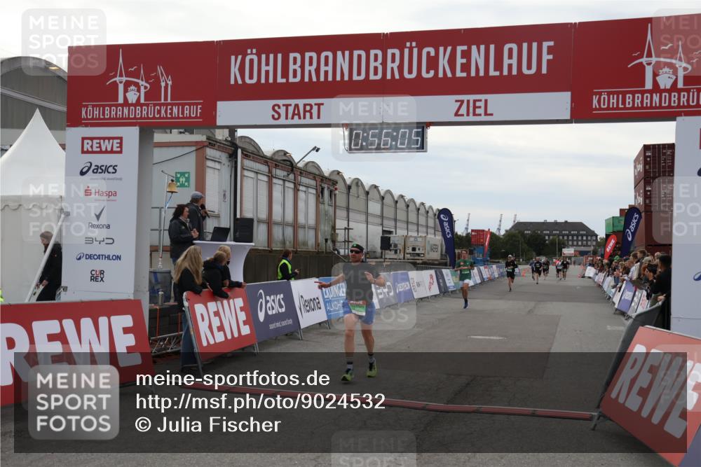 03.10.2025 - Köhlbrandbrückenlauf Julia Fischer http://msf.ph/oto/9024532 03.10.2025 15:56:05 Ziel 7012, 7456, 7555, 9231 meine-sportfotos.de