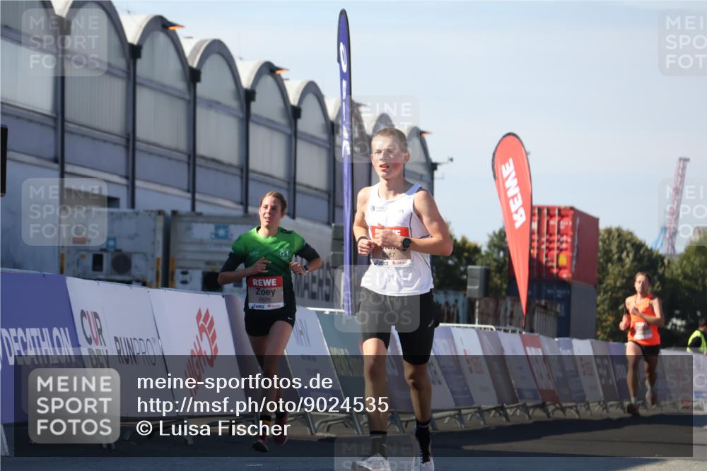 03.10.2025 - Köhlbrandbrückenlauf Luisa Fischer http://msf.ph/oto/9024535 03.10.2025 12:52:32 Ziel 6087, 6625 meine-sportfotos.de