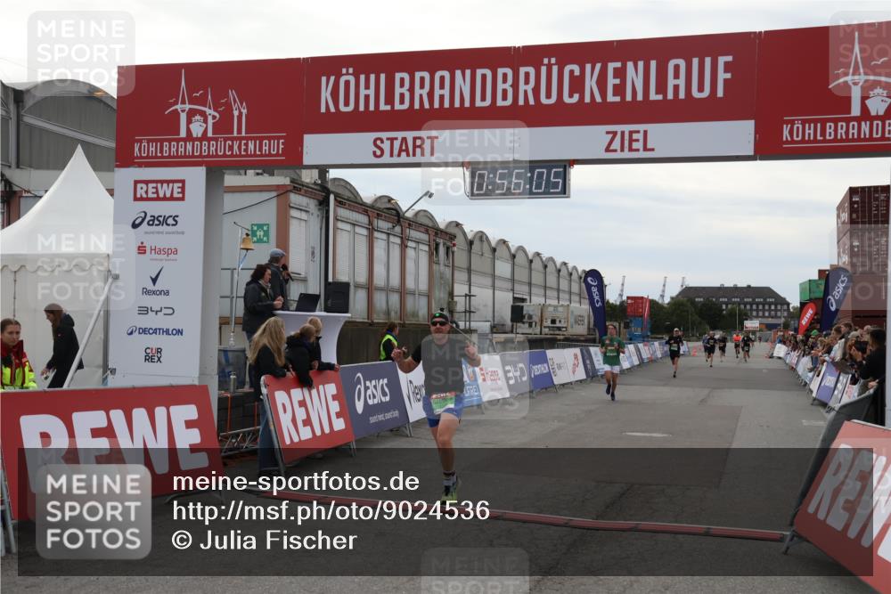 03.10.2025 - Köhlbrandbrückenlauf Julia Fischer http://msf.ph/oto/9024536 03.10.2025 15:56:05 Ziel 7012, 7456, 7555, 9231 meine-sportfotos.de
