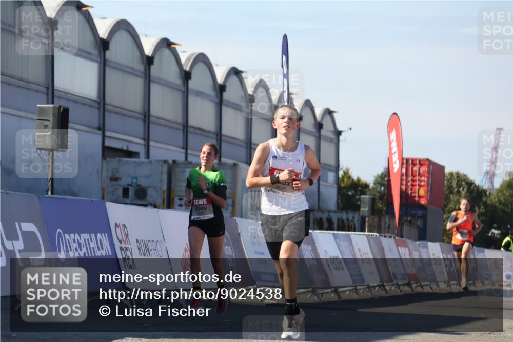 03.10.2025 - Köhlbrandbrückenlauf Luisa Fischer http://msf.ph/oto/9024538 03.10.2025 12:52:32 Ziel 6087, 6625 meine-sportfotos.de