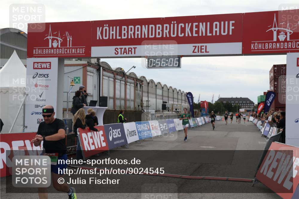 03.10.2025 - Köhlbrandbrückenlauf Julia Fischer http://msf.ph/oto/9024545 03.10.2025 15:56:07 Ziel 7012, 7456, 7555, 9231, 9525 meine-sportfotos.de