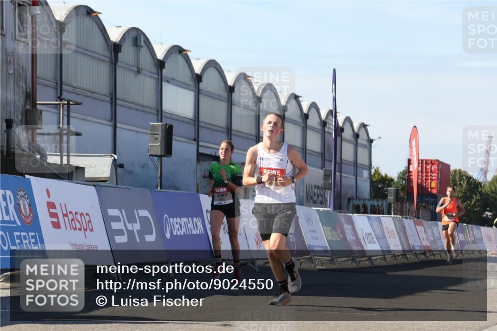 03.10.2025 - Köhlbrandbrückenlauf Luisa Fischer http://msf.ph/oto/9024550 03.10.2025 12:52:33 Ziel 6087, 6625 meine-sportfotos.de