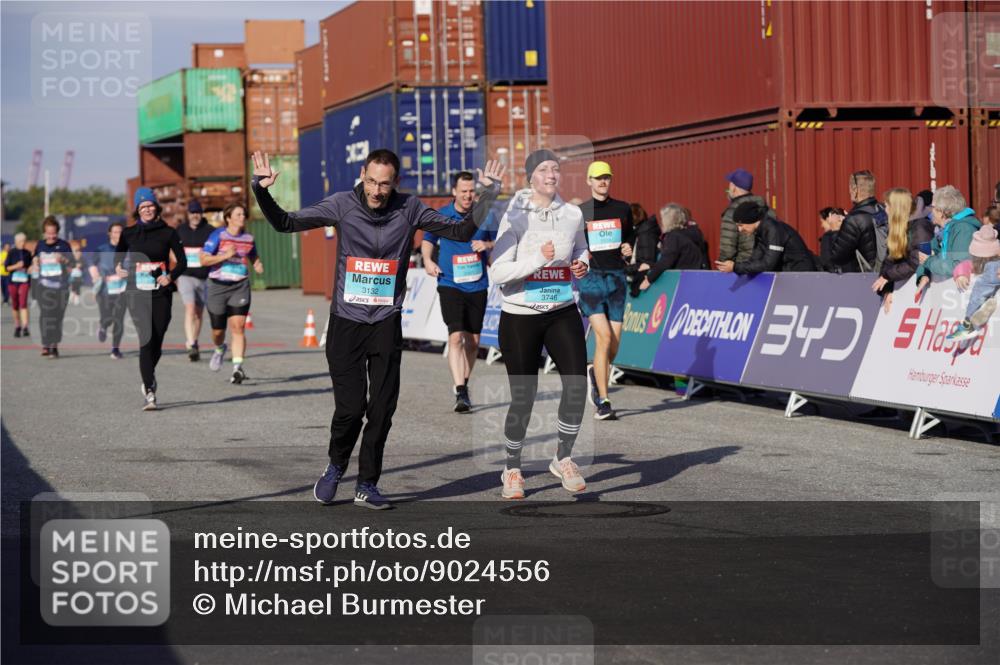03.10.2025 - Köhlbrandbrückenlauf Michael Burmester http://msf.ph/oto/9024556 03.10.2025 10:27:11 Ziel 1539, 1926, 1929, 2101, 2451, 2562, 2935, 3132, 3746 meine-sportfotos.de