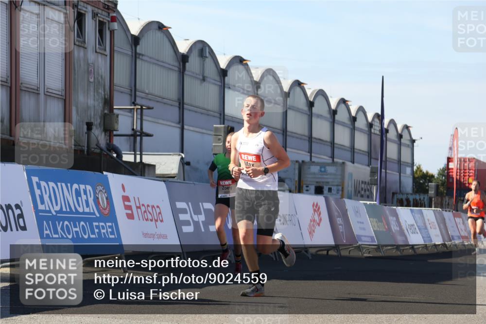 03.10.2025 - Köhlbrandbrückenlauf Luisa Fischer http://msf.ph/oto/9024559 03.10.2025 12:52:33 Ziel 6087, 6625 meine-sportfotos.de