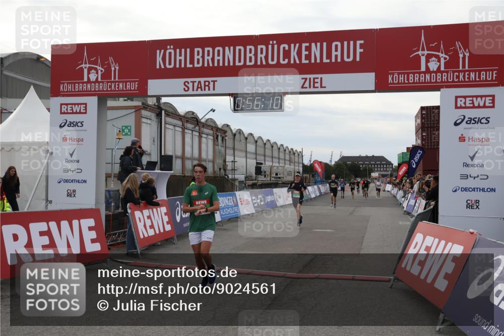 03.10.2025 - Köhlbrandbrückenlauf Julia Fischer http://msf.ph/oto/9024561 03.10.2025 15:56:10 Ziel 7012, 7555, 8820, 9231, 9525 meine-sportfotos.de