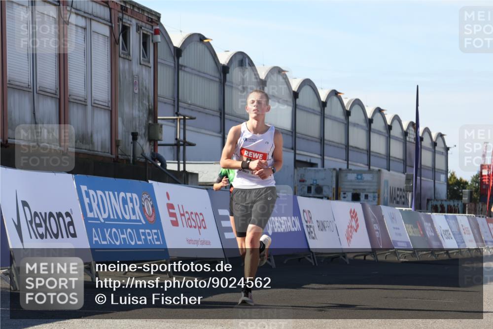 03.10.2025 - Köhlbrandbrückenlauf Luisa Fischer http://msf.ph/oto/9024562 03.10.2025 12:52:34 Ziel 4019, 6087, 6625 meine-sportfotos.de