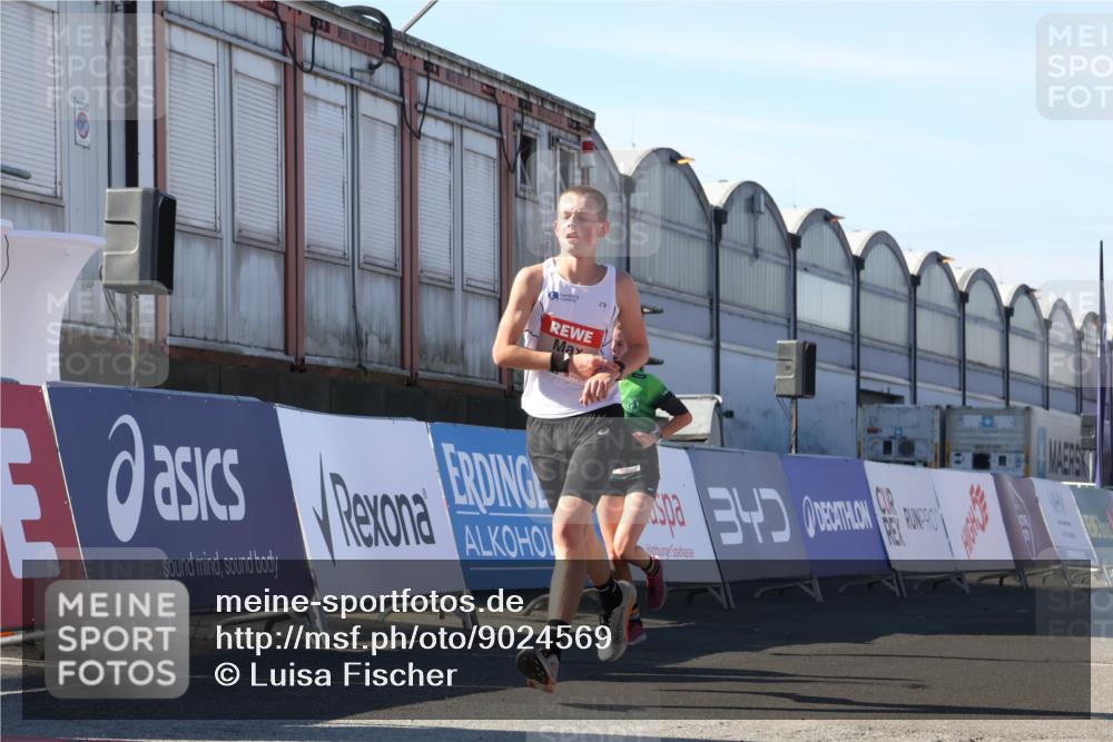 03.10.2025 - Köhlbrandbrückenlauf Luisa Fischer http://msf.ph/oto/9024569 03.10.2025 12:52:34 Ziel 4019, 6087, 6625 meine-sportfotos.de