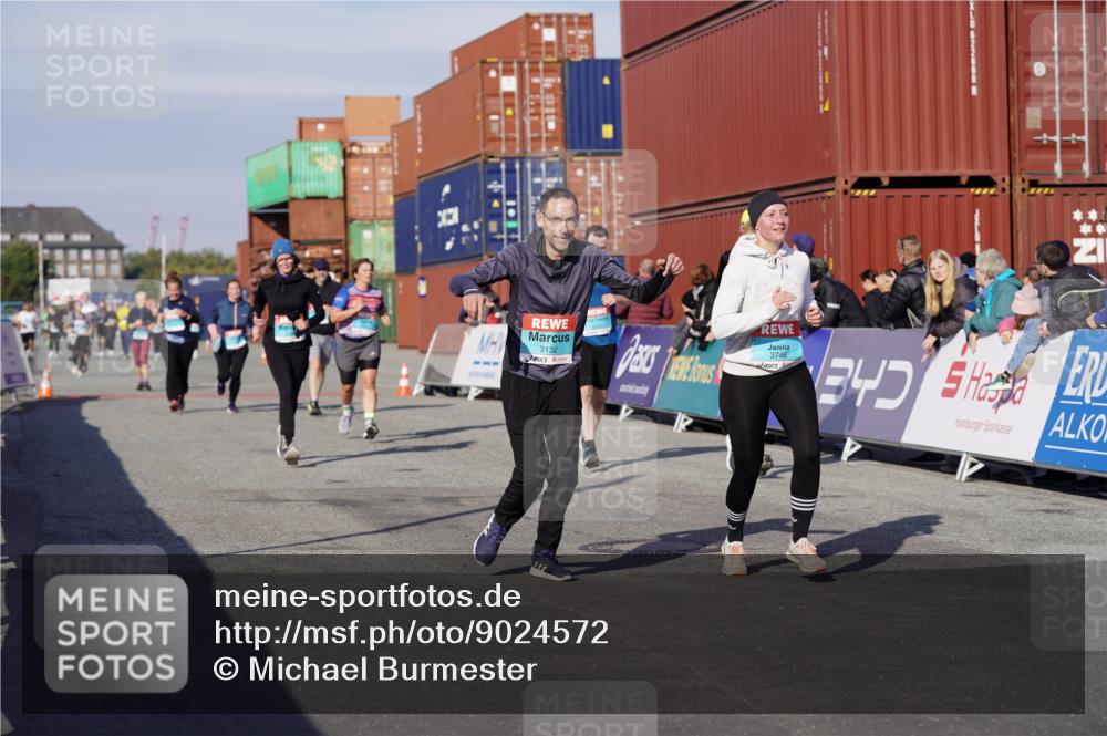 03.10.2025 - Köhlbrandbrückenlauf Michael Burmester http://msf.ph/oto/9024572 03.10.2025 10:27:12 Ziel 1539, 1926, 1929, 2101, 2451, 2562, 2935, 3132, 3746 meine-sportfotos.de
