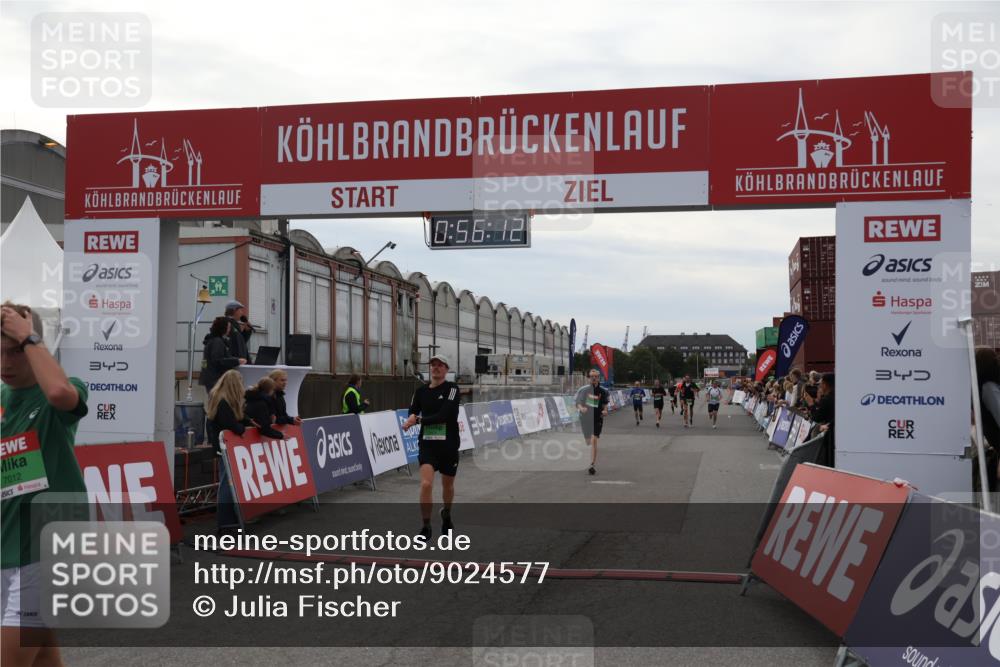 03.10.2025 - Köhlbrandbrückenlauf Julia Fischer http://msf.ph/oto/9024577 03.10.2025 15:56:12 Ziel 7012, 8820, 9231, 9525 meine-sportfotos.de