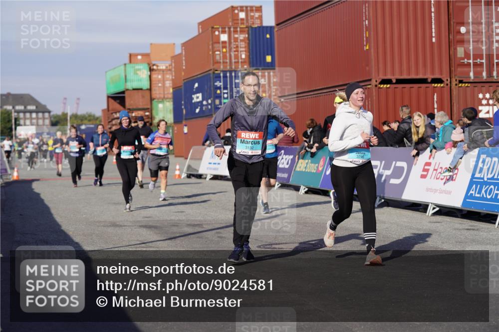 03.10.2025 - Köhlbrandbrückenlauf Michael Burmester http://msf.ph/oto/9024581 03.10.2025 10:27:12 Ziel 1539, 1926, 1929, 2101, 2451, 2562, 2935, 3132, 3746 meine-sportfotos.de