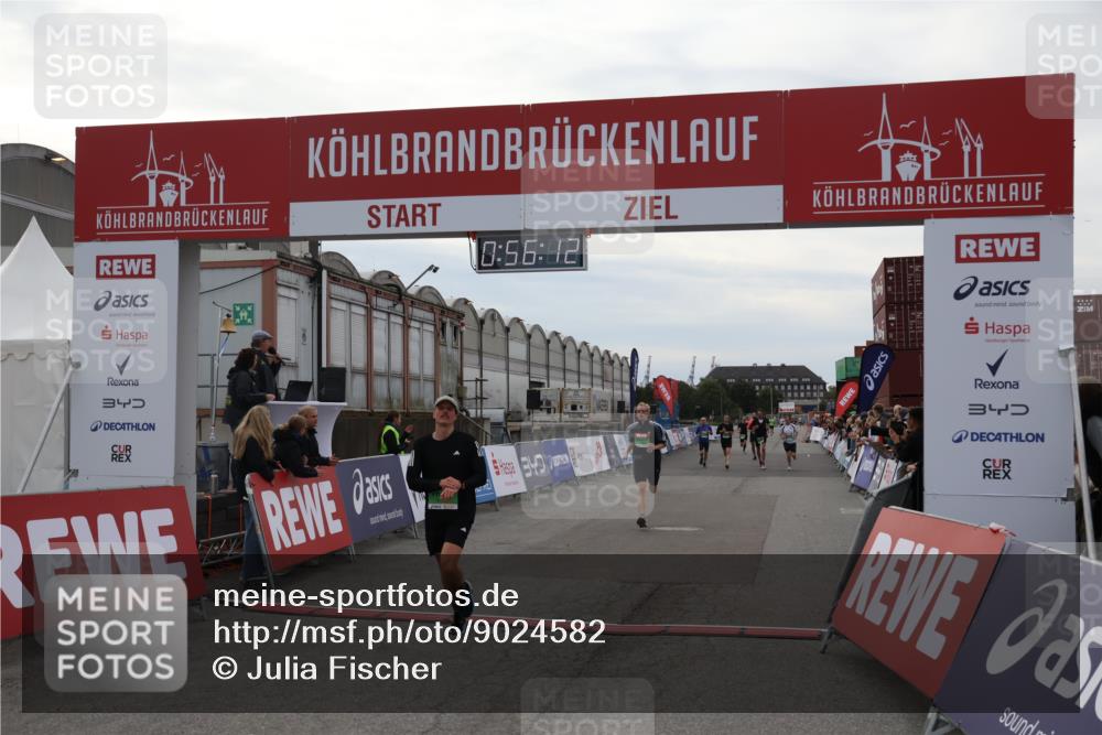 03.10.2025 - Köhlbrandbrückenlauf Julia Fischer http://msf.ph/oto/9024582 03.10.2025 15:56:13 Ziel 7012, 7128, 8820, 8976, 9231, 9525 meine-sportfotos.de