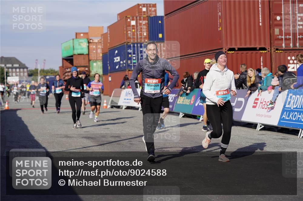 03.10.2025 - Köhlbrandbrückenlauf Michael Burmester http://msf.ph/oto/9024588 03.10.2025 10:27:12 Ziel 1539, 1926, 1929, 2101, 2451, 2562, 2935, 3132, 3746 meine-sportfotos.de