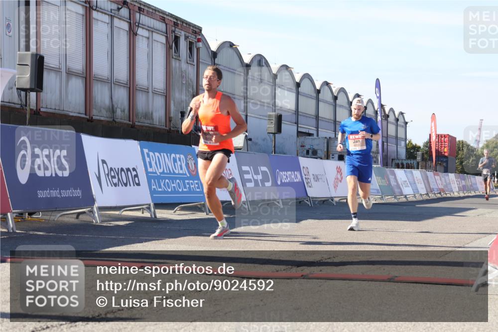 03.10.2025 - Köhlbrandbrückenlauf Luisa Fischer http://msf.ph/oto/9024592 03.10.2025 12:52:39 Ziel 4013, 4019, 6087, 6625 meine-sportfotos.de