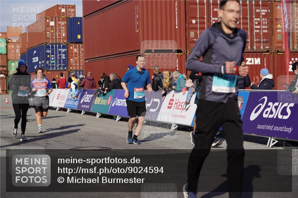 03.10.2025 - Köhlbrandbrückenlauf Michael Burmester http://msf.ph/oto/9024594 03.10.2025 10:27:14 Ziel 1539, 1926, 1929, 2101, 2136, 2451, 2562, 2935, 3132, 3746 meine-sportfotos.de