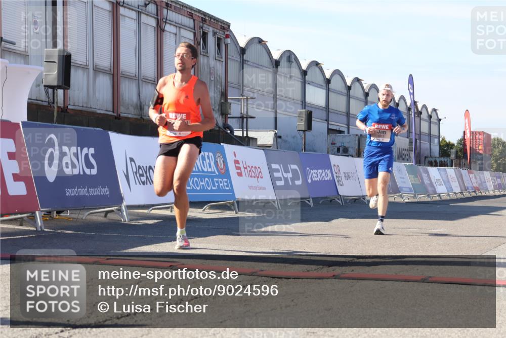 03.10.2025 - Köhlbrandbrückenlauf Luisa Fischer http://msf.ph/oto/9024596 03.10.2025 12:52:39 Ziel 4013, 4019, 6087, 6625 meine-sportfotos.de