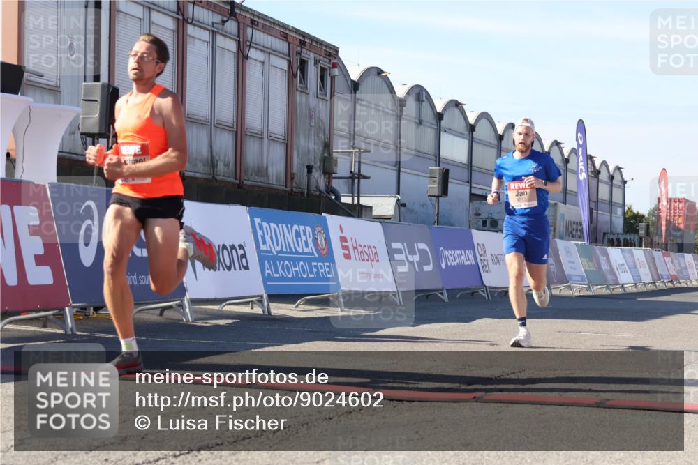 03.10.2025 - Köhlbrandbrückenlauf Luisa Fischer http://msf.ph/oto/9024602 03.10.2025 12:52:40 Ziel 4013, 4019, 6087, 6625 meine-sportfotos.de