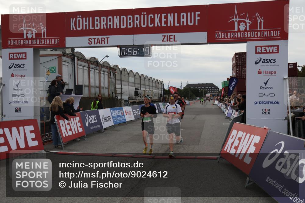 03.10.2025 - Köhlbrandbrückenlauf Julia Fischer http://msf.ph/oto/9024612 03.10.2025 15:56:19 Ziel 7012, 7046, 7079, 7128, 7170, 8820, 8976, 9525, 9559 meine-sportfotos.de