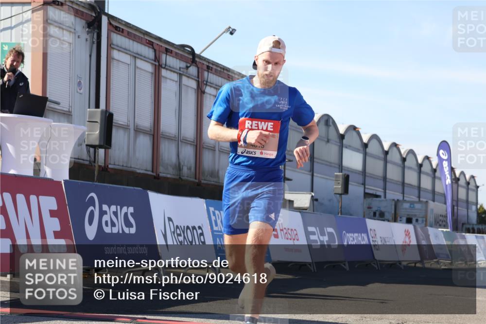03.10.2025 - Köhlbrandbrückenlauf Luisa Fischer http://msf.ph/oto/9024618 03.10.2025 12:52:42 Ziel 4013, 4019, 6087, 6625 meine-sportfotos.de