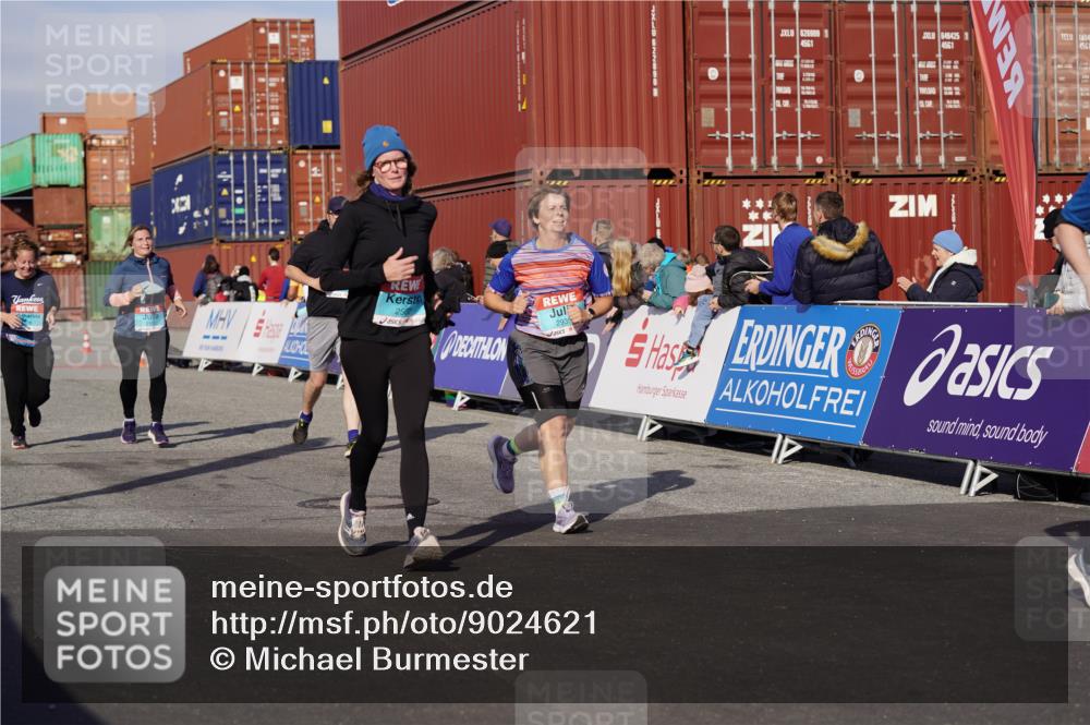03.10.2025 - Köhlbrandbrückenlauf Michael Burmester http://msf.ph/oto/9024621 03.10.2025 10:27:16 Ziel 1539, 1926, 1929, 2101, 2136, 2451, 2562, 2935, 3746 meine-sportfotos.de