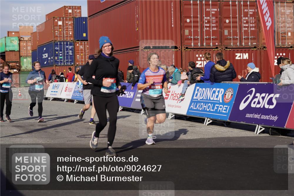 03.10.2025 - Köhlbrandbrückenlauf Michael Burmester http://msf.ph/oto/9024627 03.10.2025 10:27:16 Ziel 1539, 1926, 1929, 2101, 2136, 2451, 2562, 2935, 3746 meine-sportfotos.de