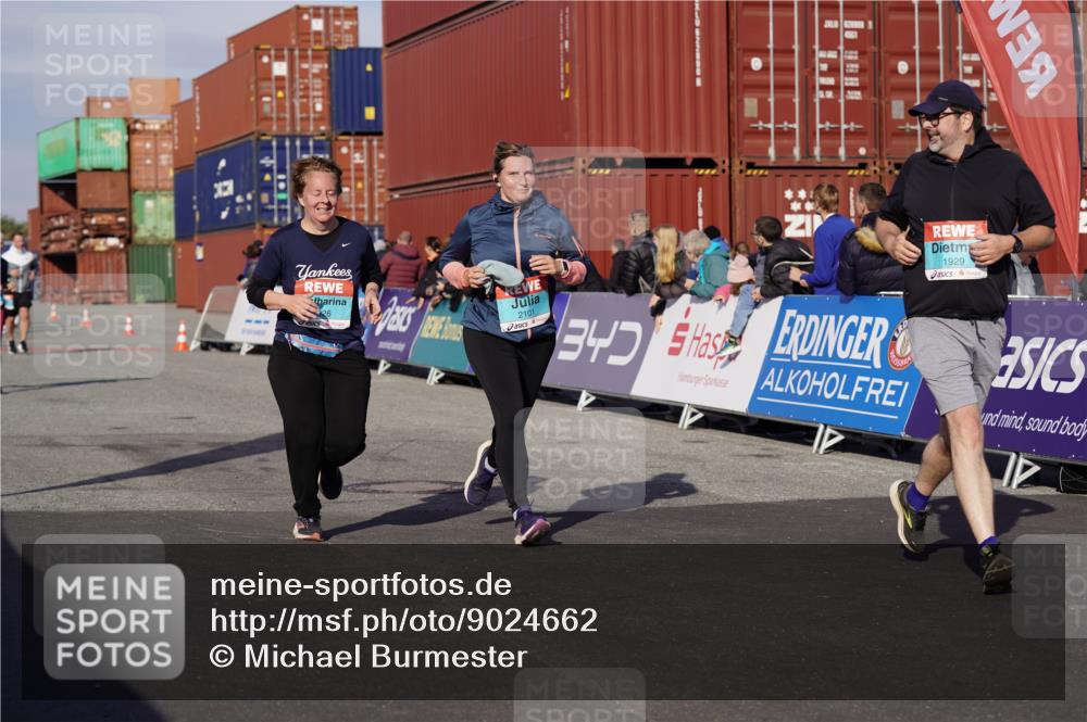 03.10.2025 - Köhlbrandbrückenlauf Michael Burmester http://msf.ph/oto/9024662 03.10.2025 10:27:18 Ziel 1539, 1926, 1929, 2101, 2136, 2451, 2562, 2935 meine-sportfotos.de