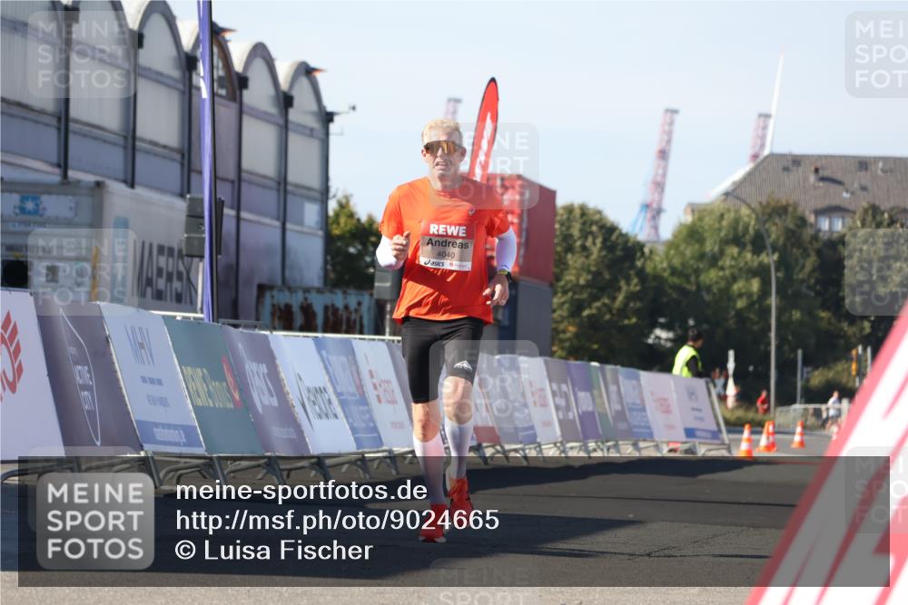 03.10.2025 - Köhlbrandbrückenlauf Luisa Fischer http://msf.ph/oto/9024665 03.10.2025 12:52:55 Ziel 4034, 4040 meine-sportfotos.de