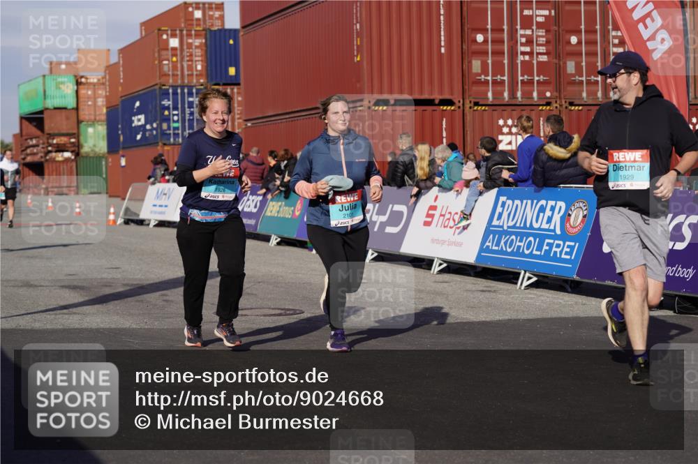 03.10.2025 - Köhlbrandbrückenlauf Michael Burmester http://msf.ph/oto/9024668 03.10.2025 10:27:19 Ziel 1926, 1929, 2101, 2136, 2935, 3230 meine-sportfotos.de