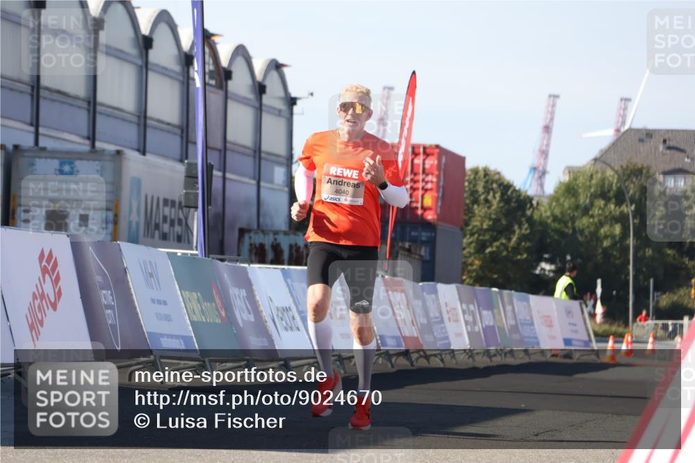 03.10.2025 - Köhlbrandbrückenlauf Luisa Fischer http://msf.ph/oto/9024670 03.10.2025 12:52:56 Ziel 4034, 4040 meine-sportfotos.de