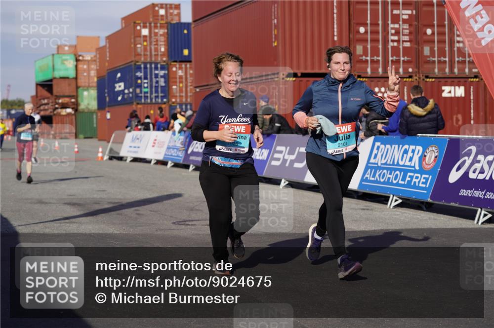 03.10.2025 - Köhlbrandbrückenlauf Michael Burmester http://msf.ph/oto/9024675 03.10.2025 10:27:19 Ziel 1926, 1929, 2101, 2136, 2935, 3230 meine-sportfotos.de