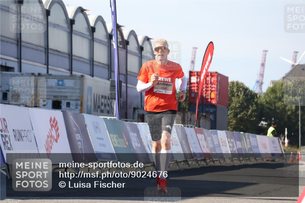 03.10.2025 - Köhlbrandbrückenlauf Luisa Fischer http://msf.ph/oto/9024676 03.10.2025 12:52:56 Ziel 4034, 4040 meine-sportfotos.de