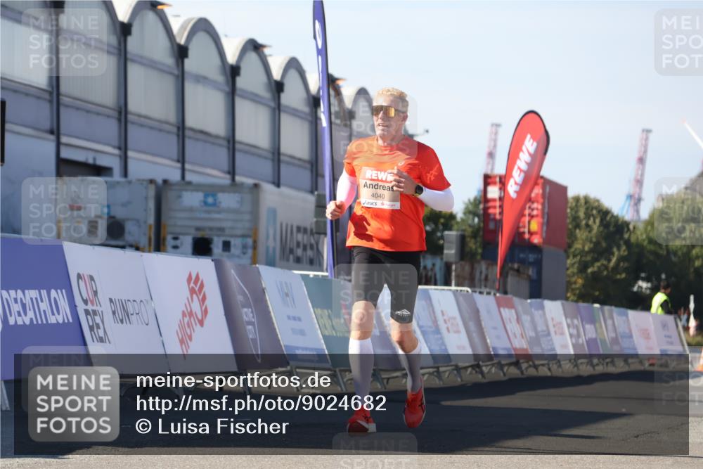03.10.2025 - Köhlbrandbrückenlauf Luisa Fischer http://msf.ph/oto/9024682 03.10.2025 12:52:56 Ziel 4034, 4040 meine-sportfotos.de