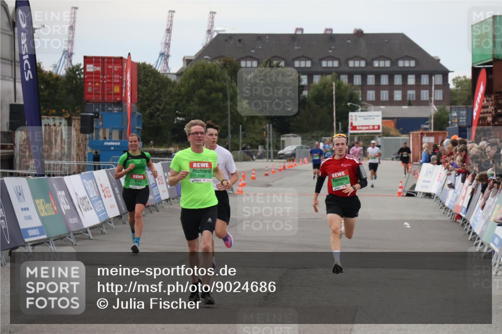 03.10.2025 - Köhlbrandbrückenlauf Julia Fischer http://msf.ph/oto/9024686 03.10.2025 15:56:35 Ziel 7092, 7166, 8782, 9182 meine-sportfotos.de