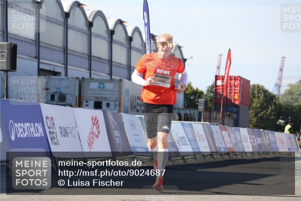 03.10.2025 - Köhlbrandbrückenlauf Luisa Fischer http://msf.ph/oto/9024687 03.10.2025 12:52:57 Ziel 4034, 4040 meine-sportfotos.de
