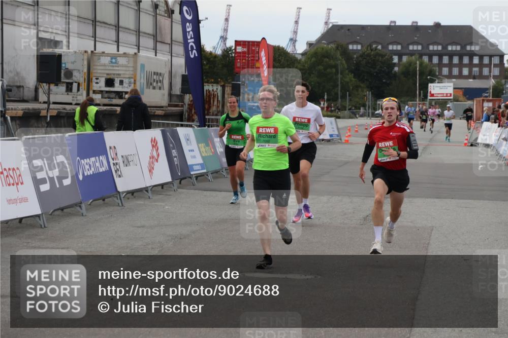 03.10.2025 - Köhlbrandbrückenlauf Julia Fischer http://msf.ph/oto/9024688 03.10.2025 15:56:37 Ziel 7092, 7166, 8782, 9182 meine-sportfotos.de