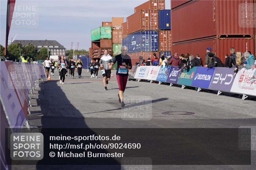 03.10.2025 - Köhlbrandbrückenlauf Michael Burmester http://msf.ph/oto/9024690 03.10.2025 10:27:22 Ziel 1914, 1926, 1929, 2101, 2136, 3230 meine-sportfotos.de