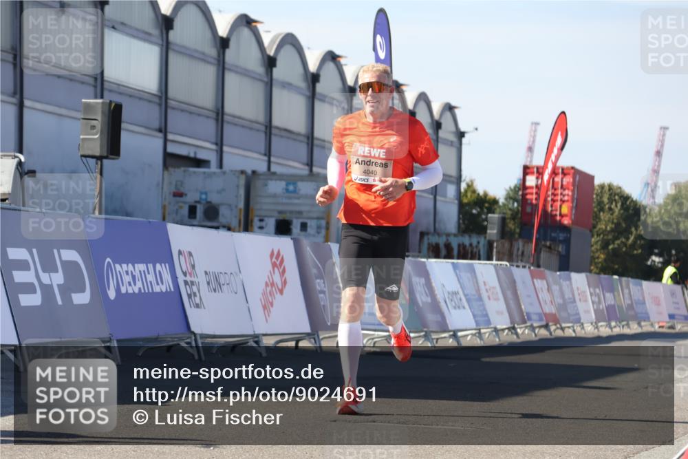 03.10.2025 - Köhlbrandbrückenlauf Luisa Fischer http://msf.ph/oto/9024691 03.10.2025 12:52:57 Ziel 4034, 4040 meine-sportfotos.de
