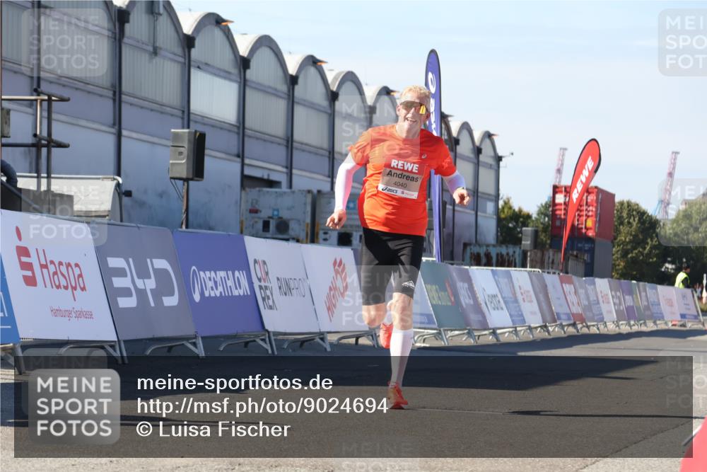 03.10.2025 - Köhlbrandbrückenlauf Luisa Fischer http://msf.ph/oto/9024694 03.10.2025 12:52:57 Ziel 4034, 4040 meine-sportfotos.de