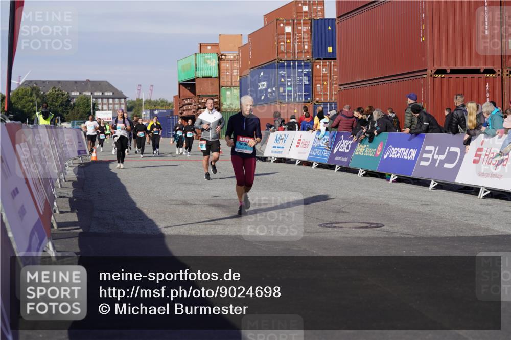 03.10.2025 - Köhlbrandbrückenlauf Michael Burmester http://msf.ph/oto/9024698 03.10.2025 10:27:22 Ziel 1914, 1926, 1929, 2101, 2136, 3230 meine-sportfotos.de
