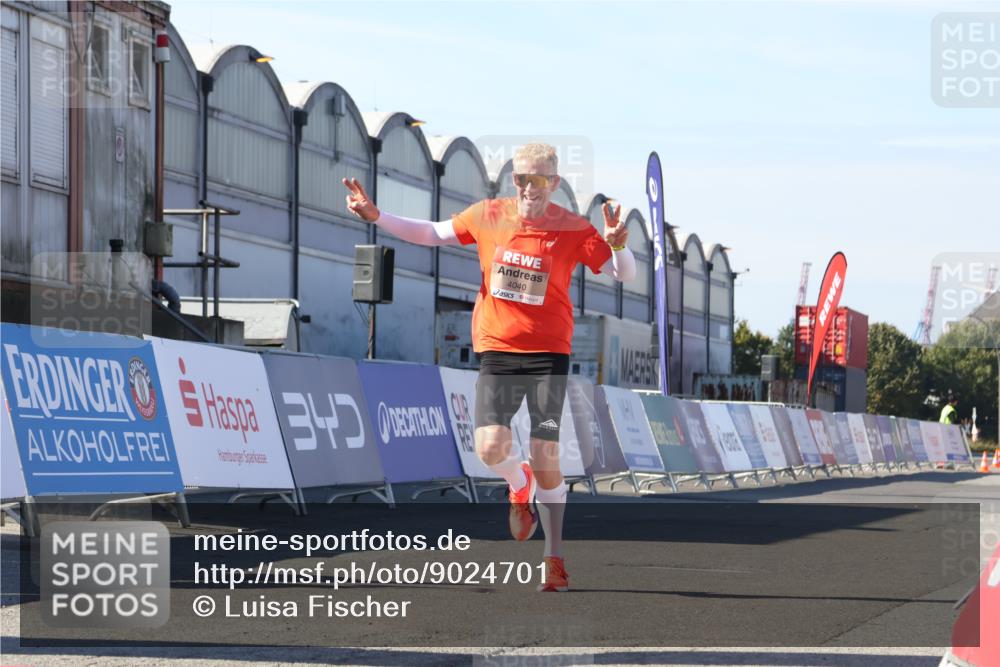 03.10.2025 - Köhlbrandbrückenlauf Luisa Fischer http://msf.ph/oto/9024701 03.10.2025 12:52:58 Ziel 4034, 4040 meine-sportfotos.de