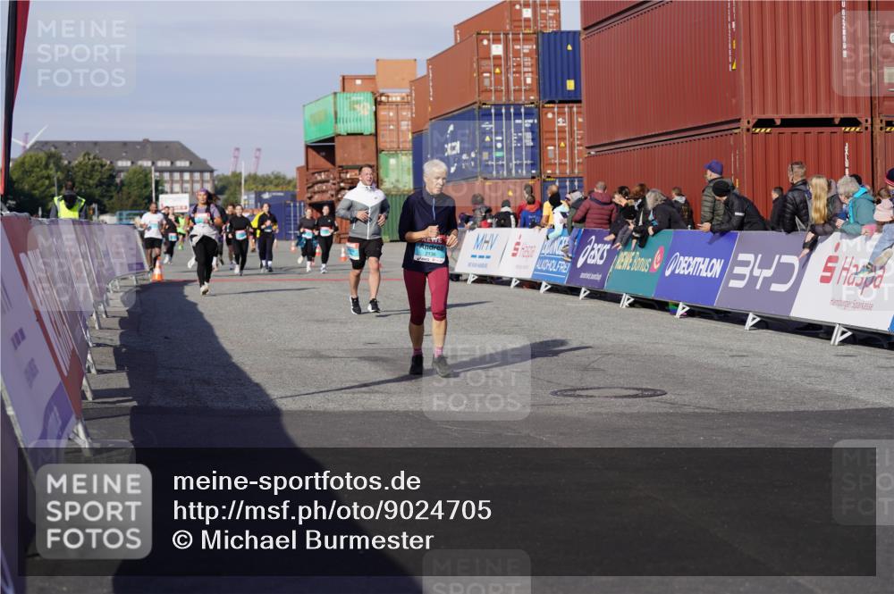 03.10.2025 - Köhlbrandbrückenlauf Michael Burmester http://msf.ph/oto/9024705 03.10.2025 10:27:22 Ziel 1914, 1926, 1929, 2101, 2136, 3230 meine-sportfotos.de