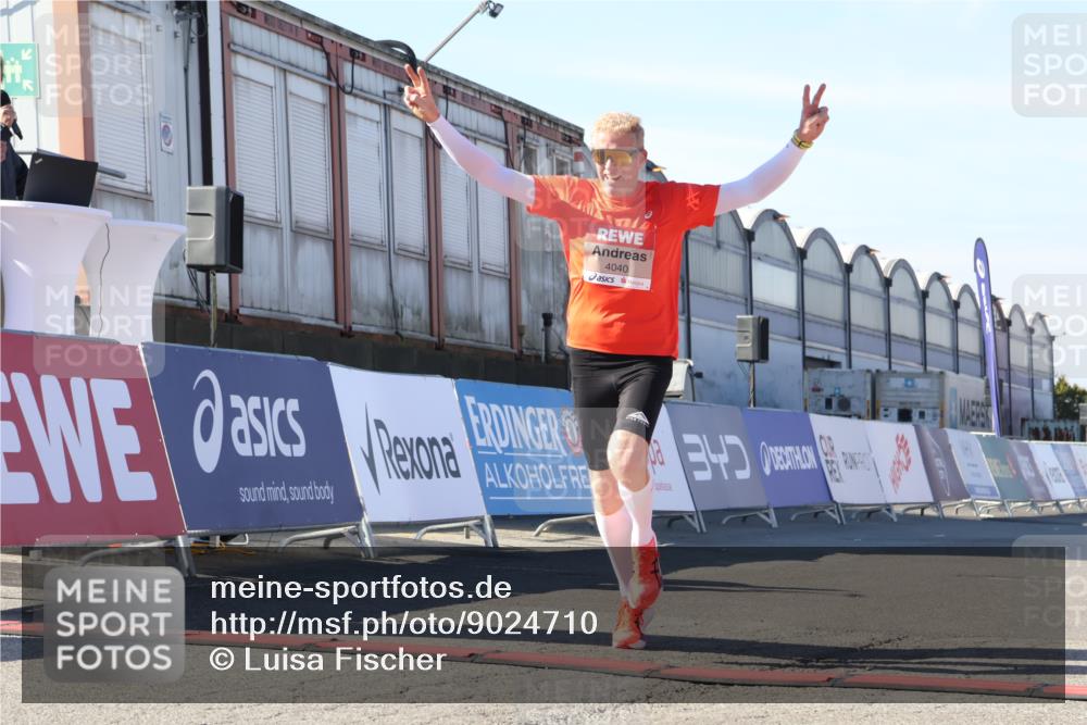 03.10.2025 - Köhlbrandbrückenlauf Luisa Fischer http://msf.ph/oto/9024710 03.10.2025 12:52:59 Ziel 4034, 4040 meine-sportfotos.de