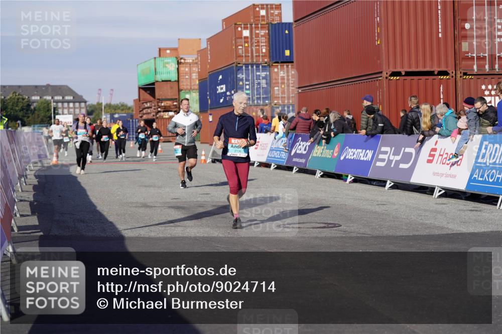 03.10.2025 - Köhlbrandbrückenlauf Michael Burmester http://msf.ph/oto/9024714 03.10.2025 10:27:23 Ziel 1914, 1926, 1929, 2101, 2136, 3230 meine-sportfotos.de