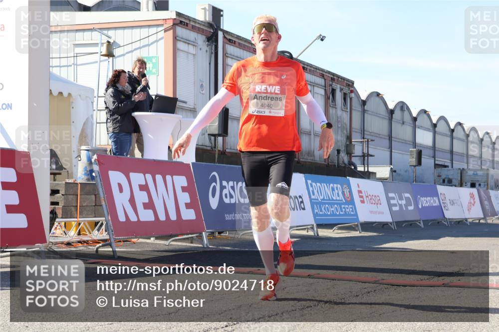 03.10.2025 - Köhlbrandbrückenlauf Luisa Fischer http://msf.ph/oto/9024718 03.10.2025 12:53:00 Ziel 4034, 4040 meine-sportfotos.de