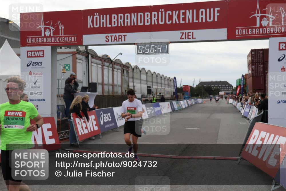 03.10.2025 - Köhlbrandbrückenlauf Julia Fischer http://msf.ph/oto/9024732 03.10.2025 15:56:41 Ziel 7092, 7166, 8782, 9182 meine-sportfotos.de