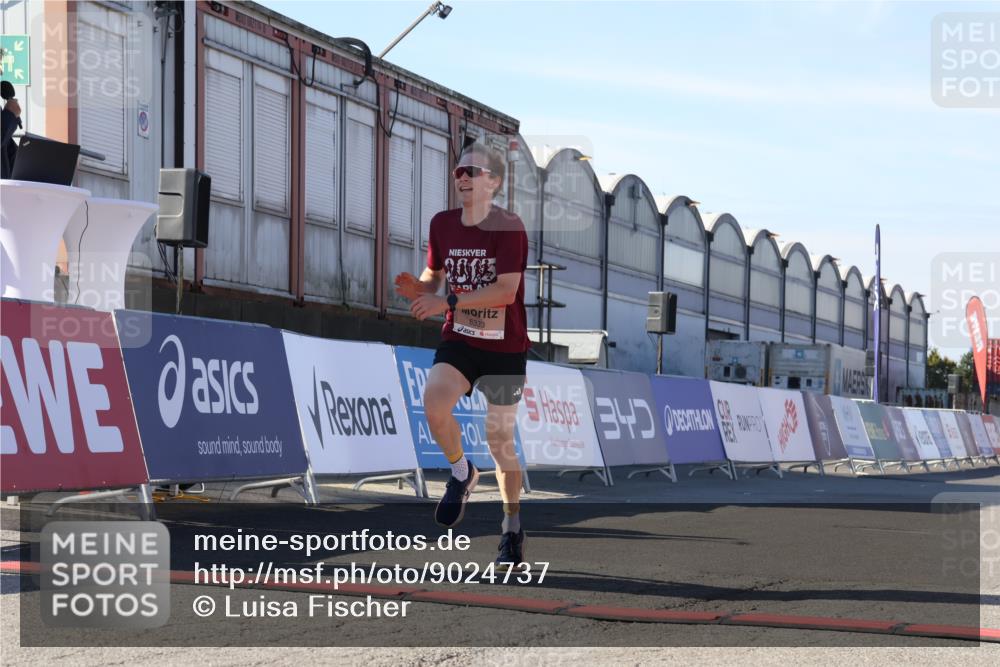 03.10.2025 - Köhlbrandbrückenlauf Luisa Fischer http://msf.ph/oto/9024737 03.10.2025 12:53:13 Ziel 4142, 5786, 6333 meine-sportfotos.de