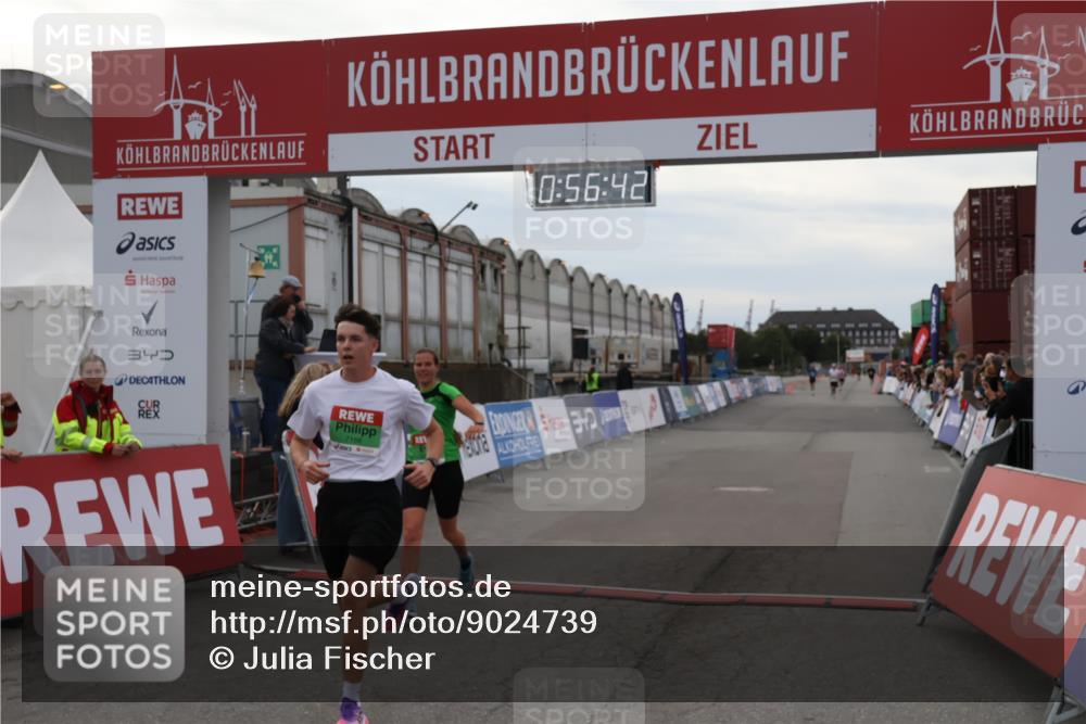 03.10.2025 - Köhlbrandbrückenlauf Julia Fischer http://msf.ph/oto/9024739 03.10.2025 15:56:42 Ziel 7092, 7166, 8782, 9182 meine-sportfotos.de