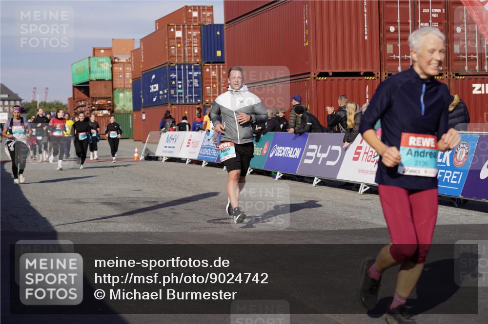 03.10.2025 - Köhlbrandbrückenlauf Michael Burmester http://msf.ph/oto/9024742 03.10.2025 10:27:25 Ziel 1914, 2136, 2162, 2192, 2237, 2352, 3230, 3346 meine-sportfotos.de