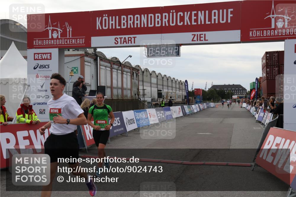 03.10.2025 - Köhlbrandbrückenlauf Julia Fischer http://msf.ph/oto/9024743 03.10.2025 15:56:42 Ziel 7092, 7166, 8782, 9182 meine-sportfotos.de